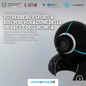 Grafica che mostra un primo piano incombevole di una webcam scura, a simboleggiare il rischio di violazione della privacy.