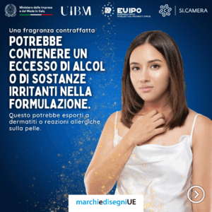 Grafica su sfondo blu raffigurante una donna che si tocca il décolleté con espressione preoccupata, illustrando visivamente il rischio di irritazioni cutanee o reazioni allergiche