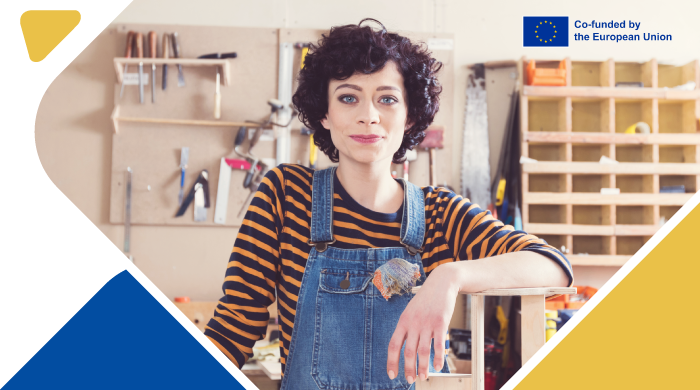 copertina fondo PMI 2026. Donna in officina con salopette che guarda in camera sorridendo. Logo EU con dicitura co-funded by the European Union